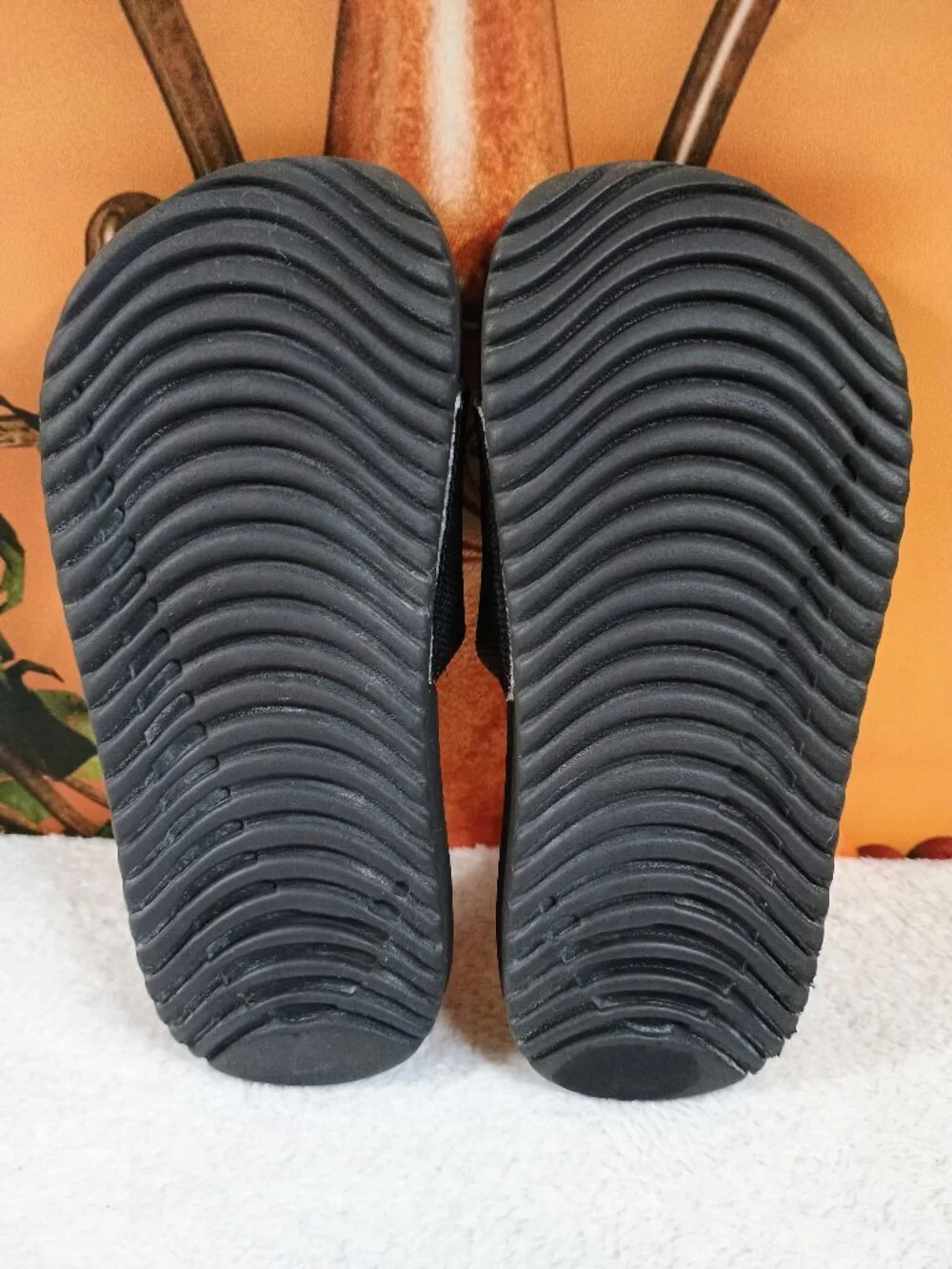 VGUC Kids Nike Sz 12C Black & White Kawa Slide Sandals Comfort Athletic Shoe